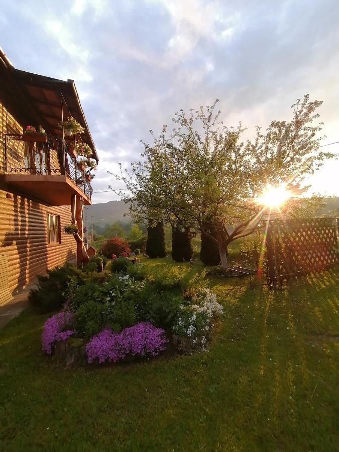 Pid Goroyu Hotel Chorna Tysa Exterior foto